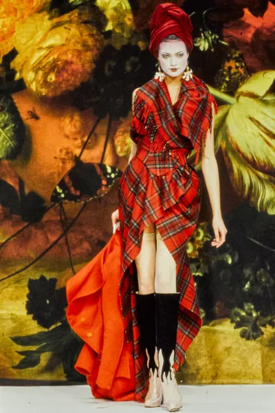 Look 10